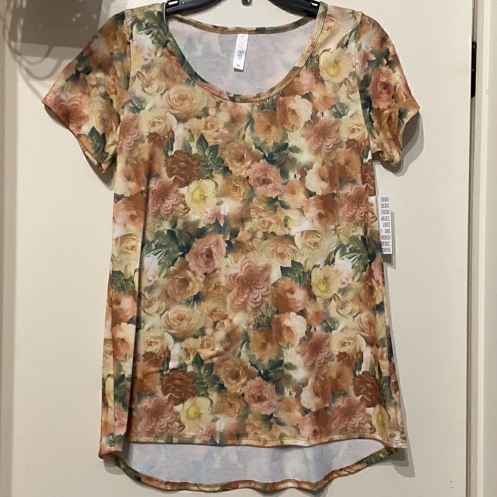 LuLaRoe Classic T - Small